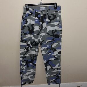 Urban Outfitters Cargo Blue camo cargo pants Women’s size 4